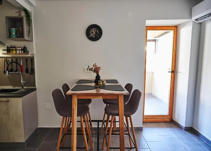 Rnr Apartments